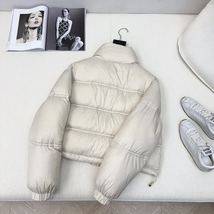 セリーヌ軽量 ダウン