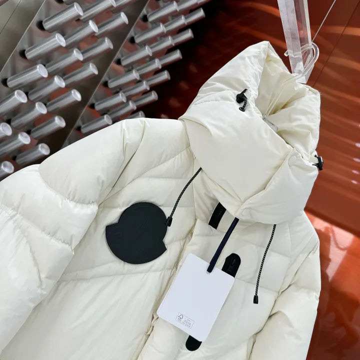 モンクレール ホワイトダウンジャケット