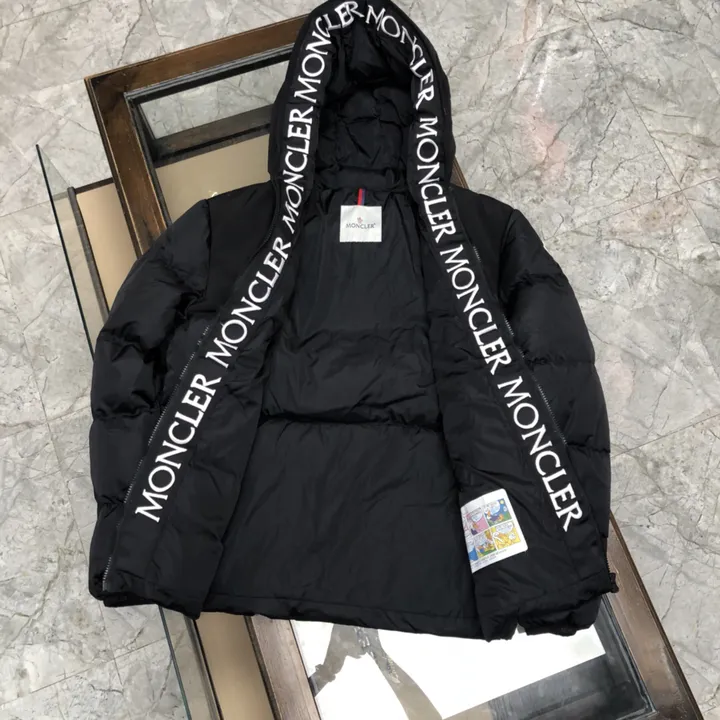 MONCLER Montcla ダウンジャケット