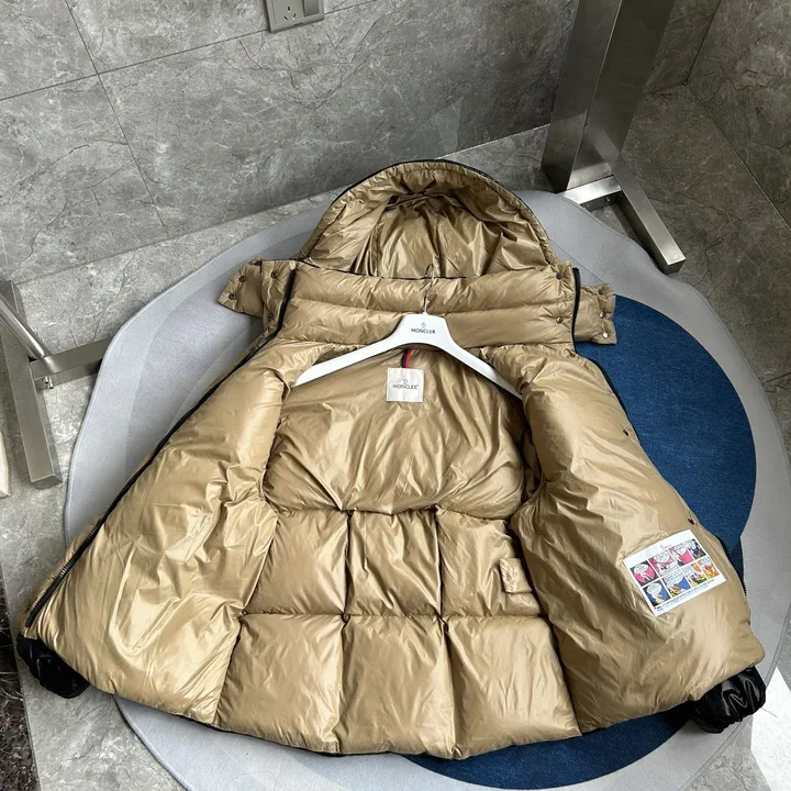  モンクレールフード付き ダウン