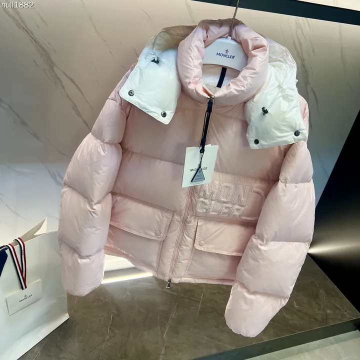 MONCLER ショートダウンコートピンク