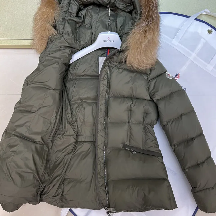 MONCLER ファー付き ダウンコート