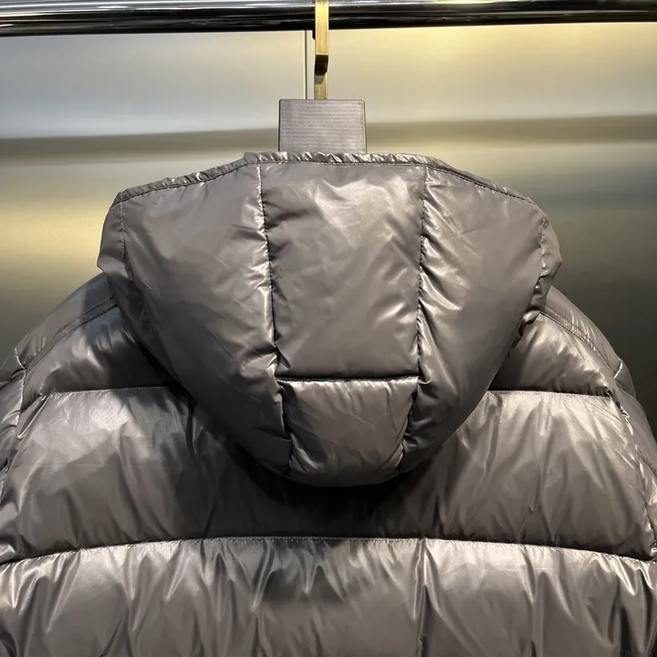 ブランド ダウンジャケット 定番 人気