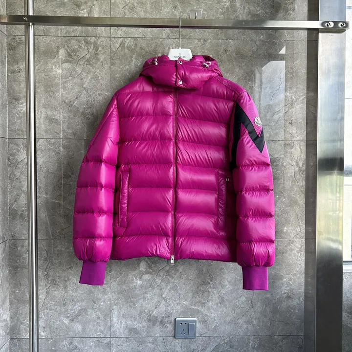 モンクレール ダウンジャケット 赤紫