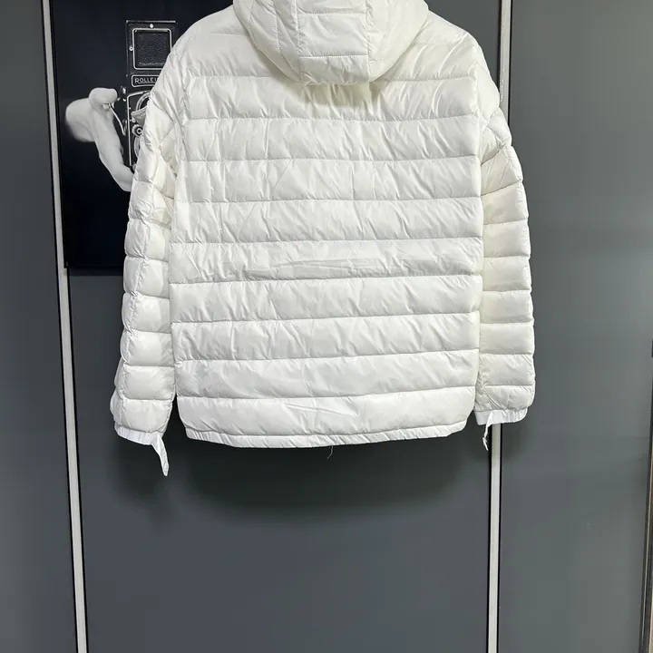モンクレール ホワイトダウンジャケット