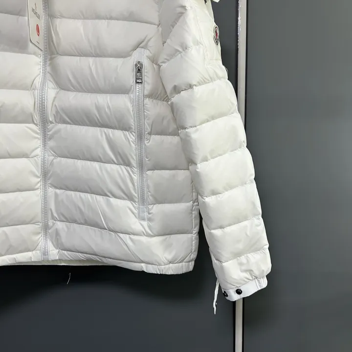 モンクレール 白ダウン