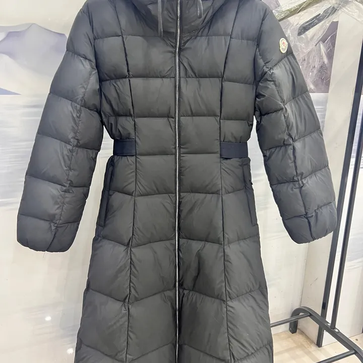 モンクレール 冬服 雪 ダウンコート