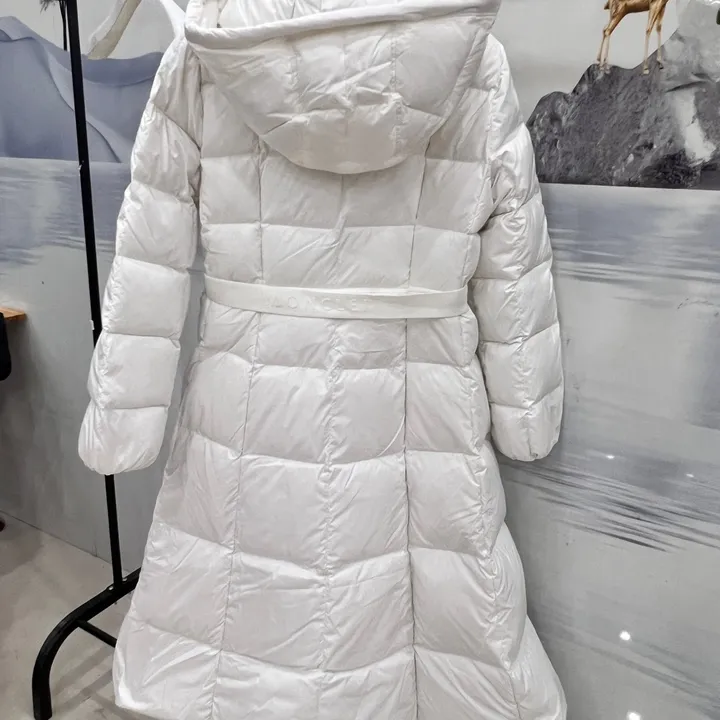 モンクレール着こなし女性