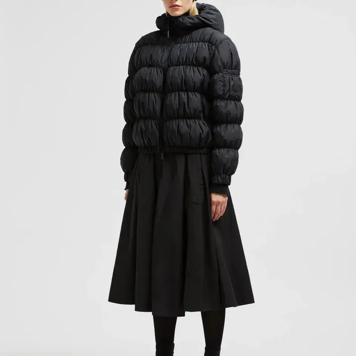 MONCLER 女性 ショートダウン