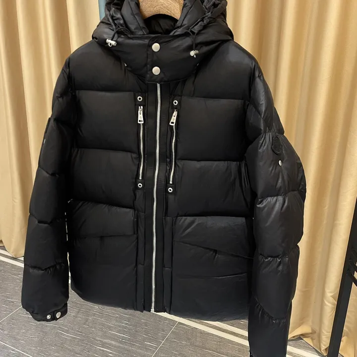 モンクレール ダウンジャケットフード着脱