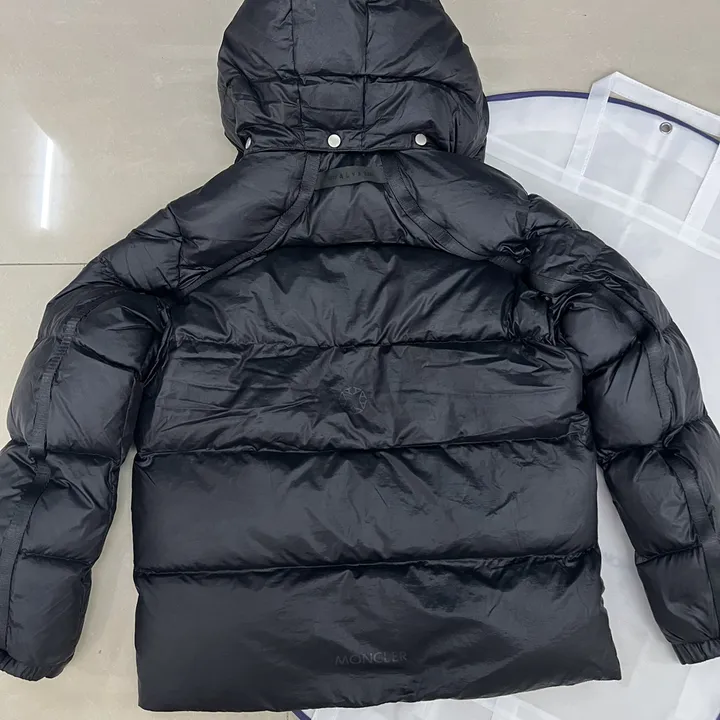 モンクレール ダウンジャケット 男性