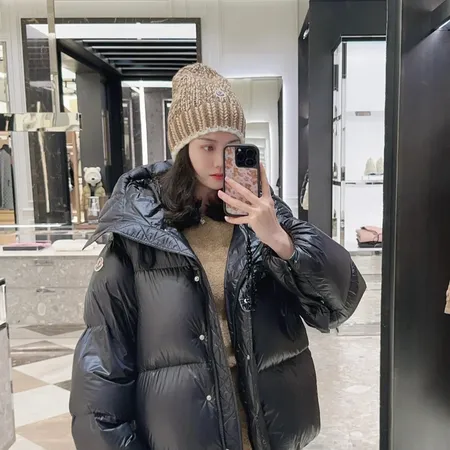 モンクレール ショートダウンジャケット レディース 人気