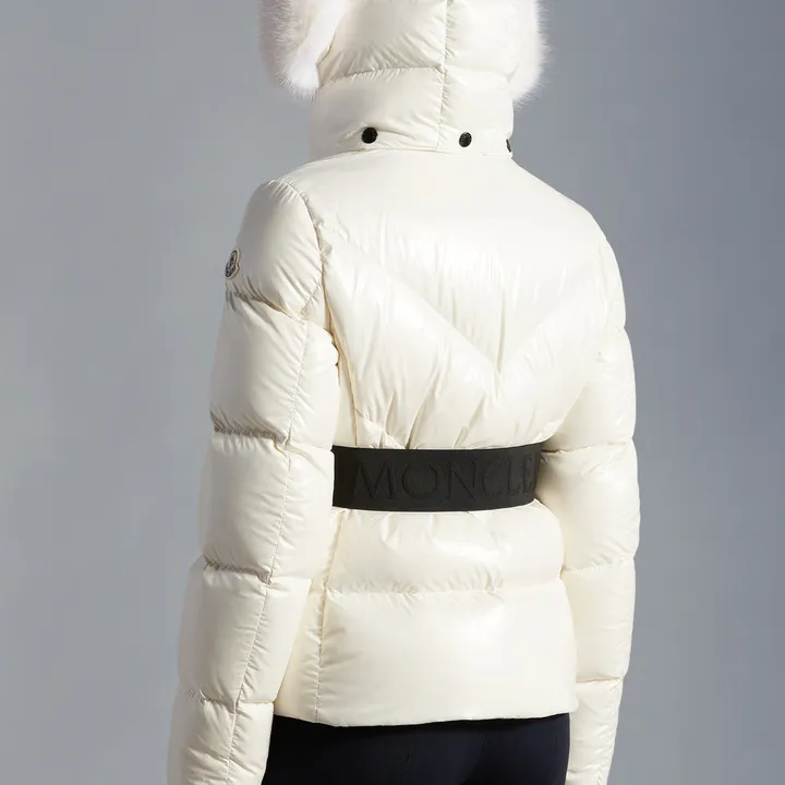 モンクレール ダウン 女性 スリムフィット
