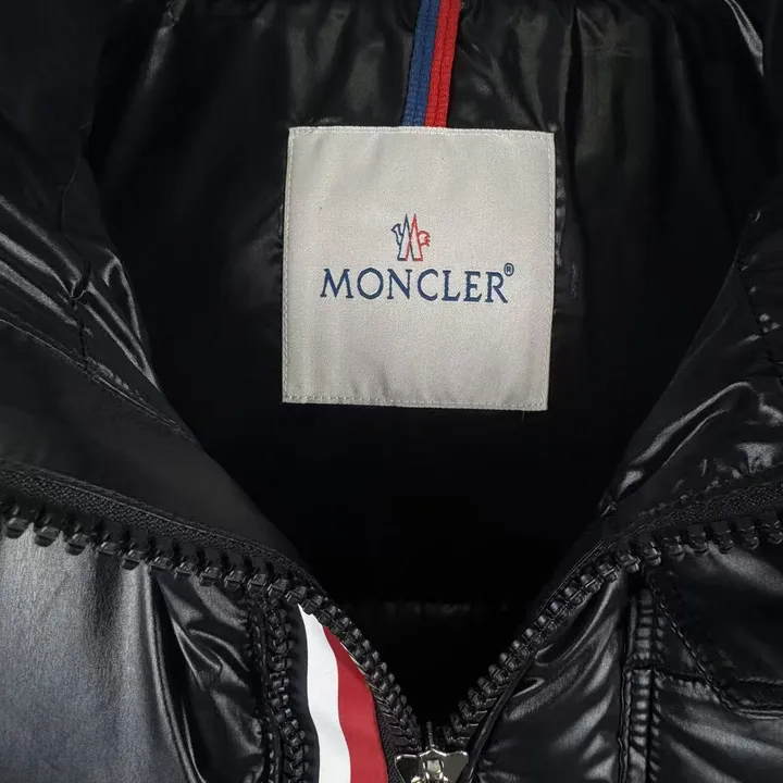 メンズ向け MONCLER ショートダウン
