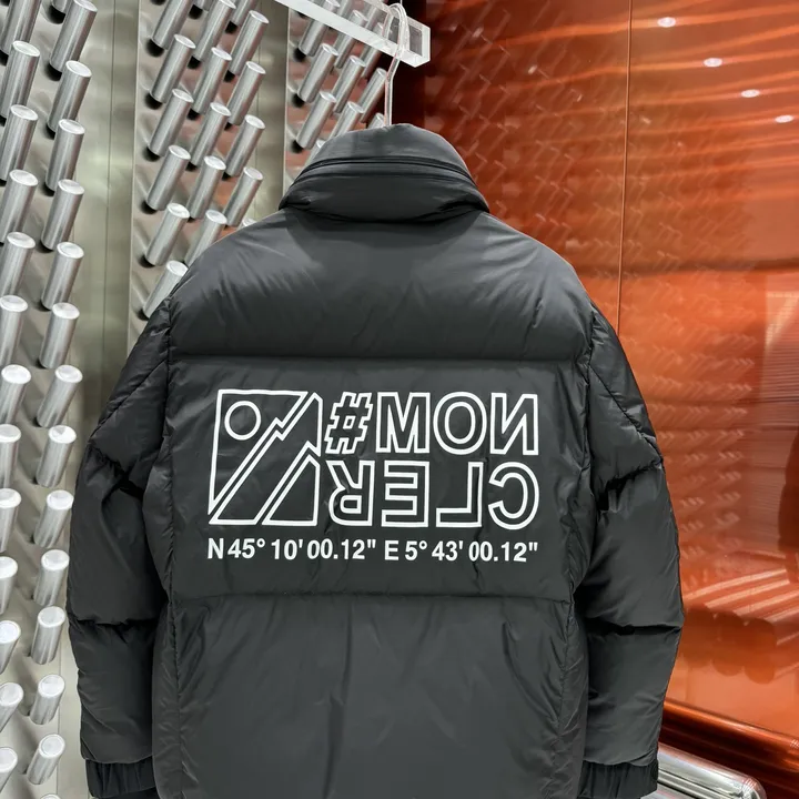 モンクレール 男子 ダウンジャケット