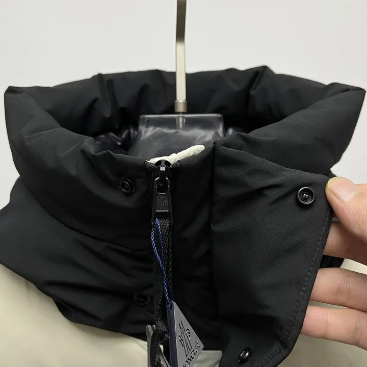 モンクレール Madeiraショート ダウン