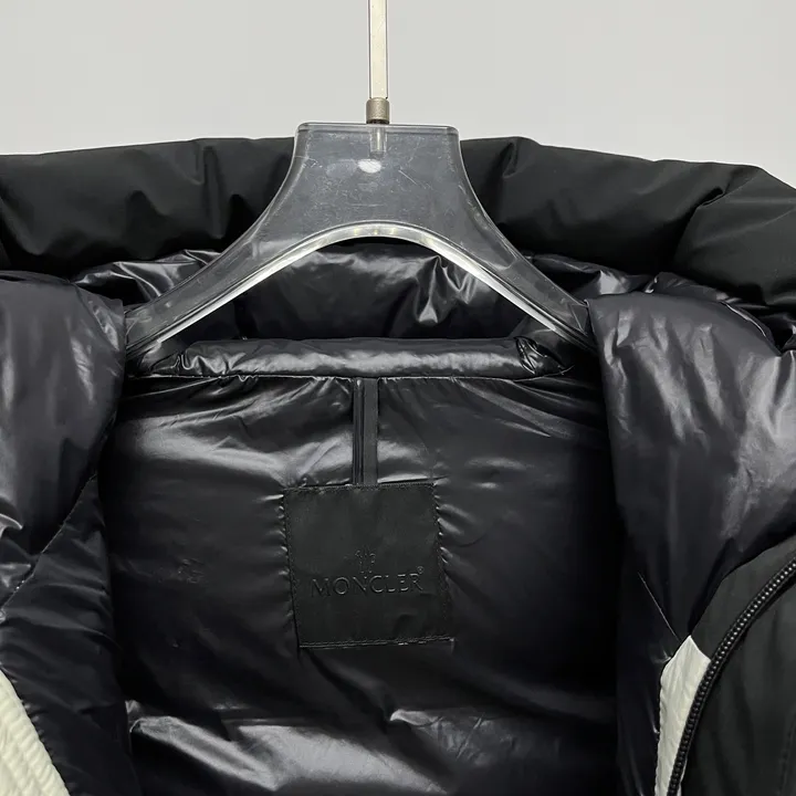 モンクレール ハイネック ダウンジャケット メンズ