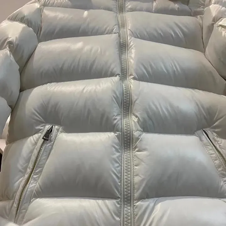 モンクレール ホワイト ダウンジャケット