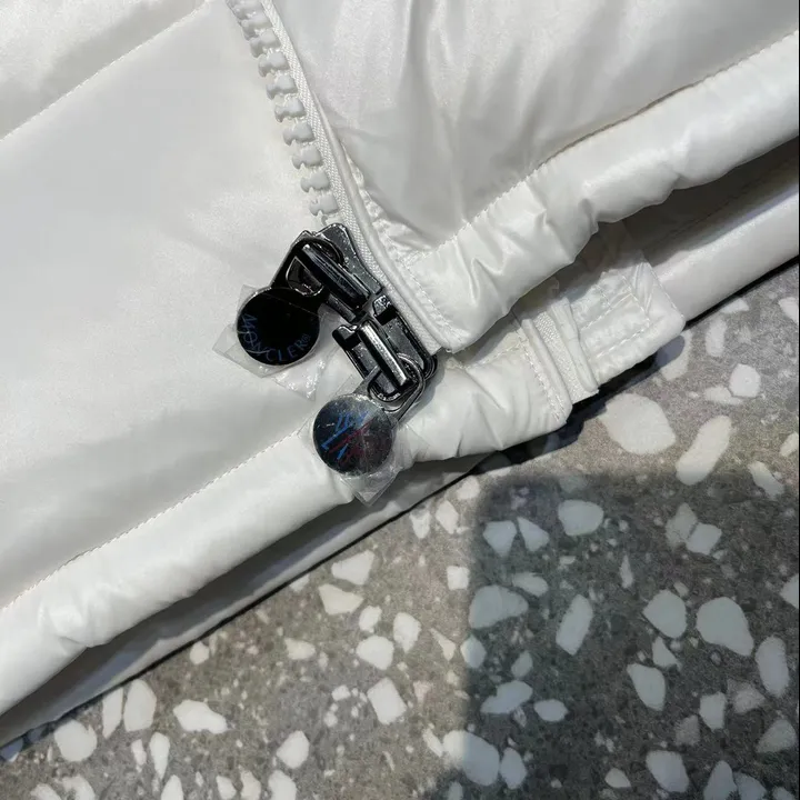 モンクレール マヤ ダウン ホワイト