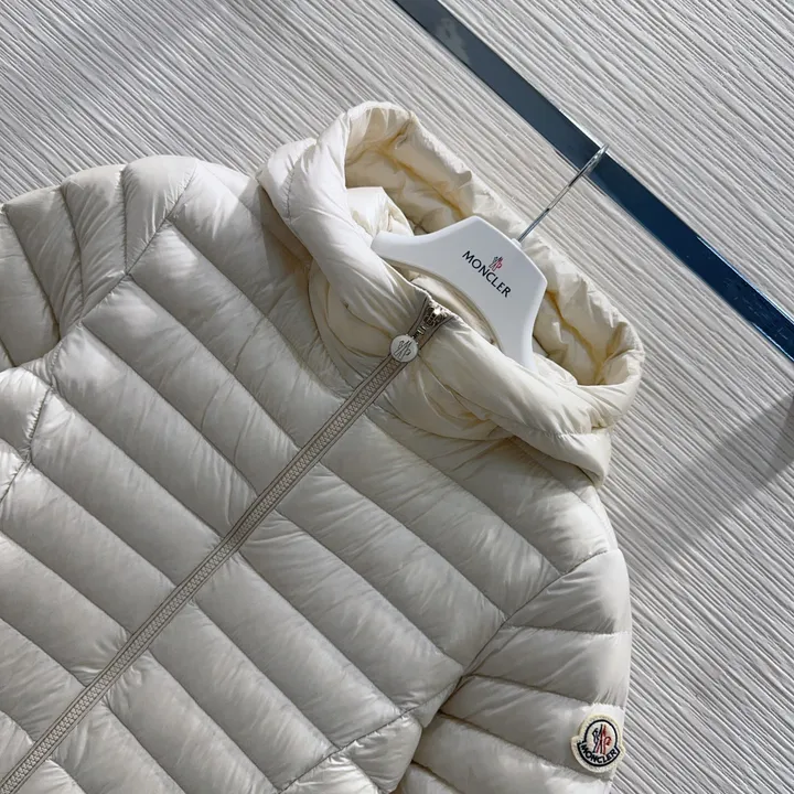 MONCLER イジェ ダウン