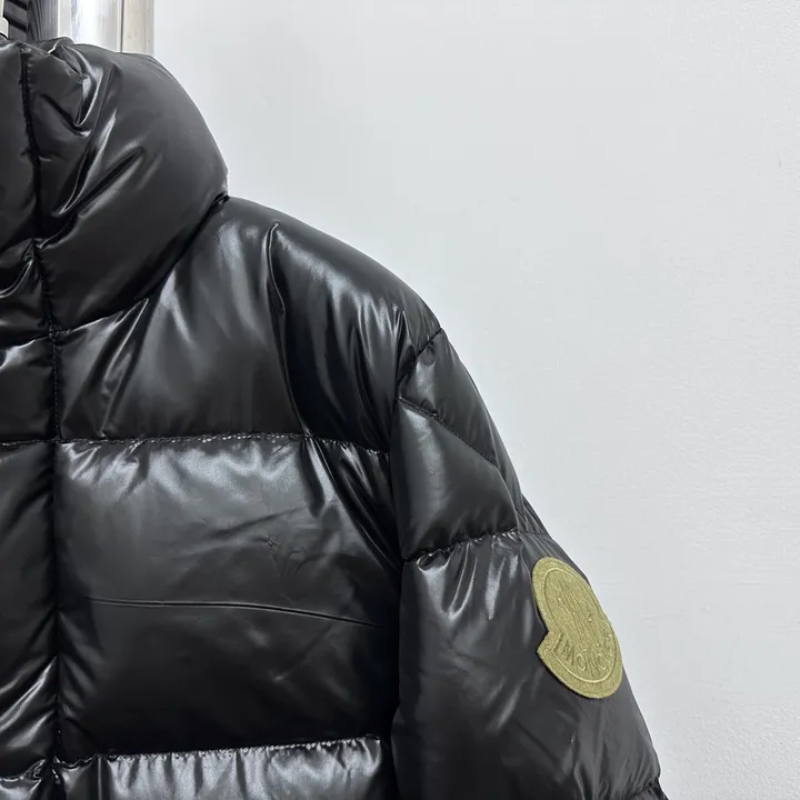 モンクレール ダウンジャケット光沢 ナイロン