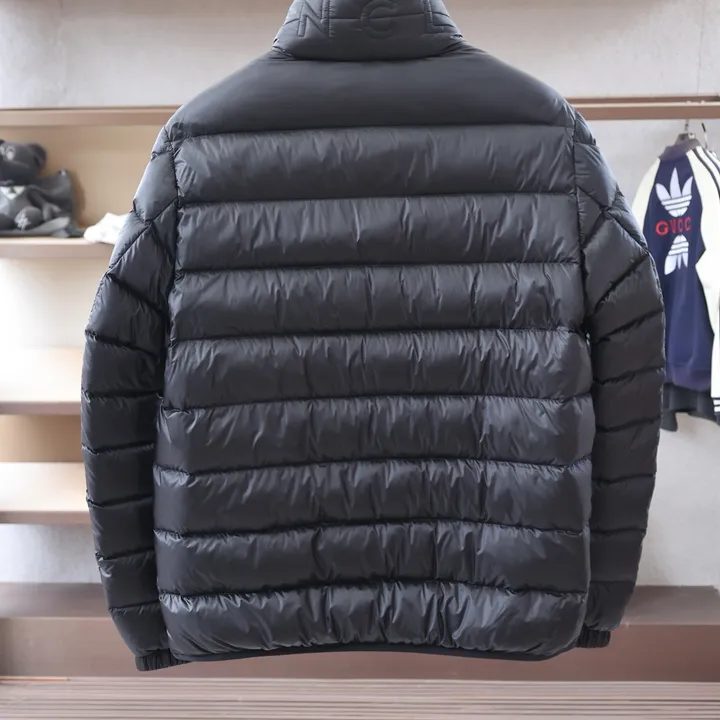 MONCLER 軽量 ダウンジャケット