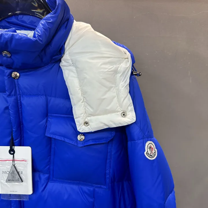 MONCLER ショート丈 ダウン