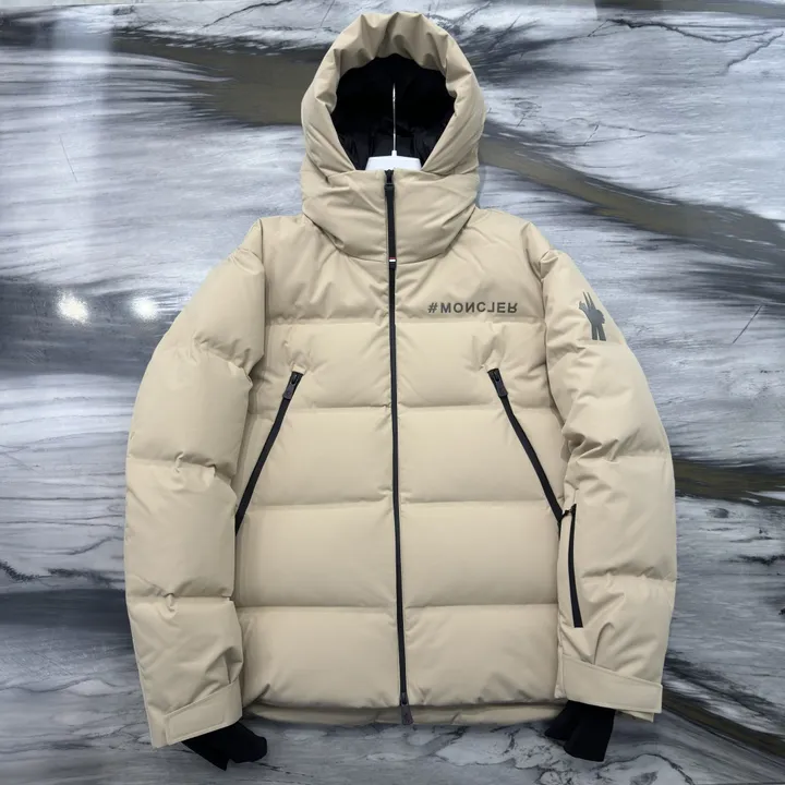 Moncler Grenoble ダウンジャケット