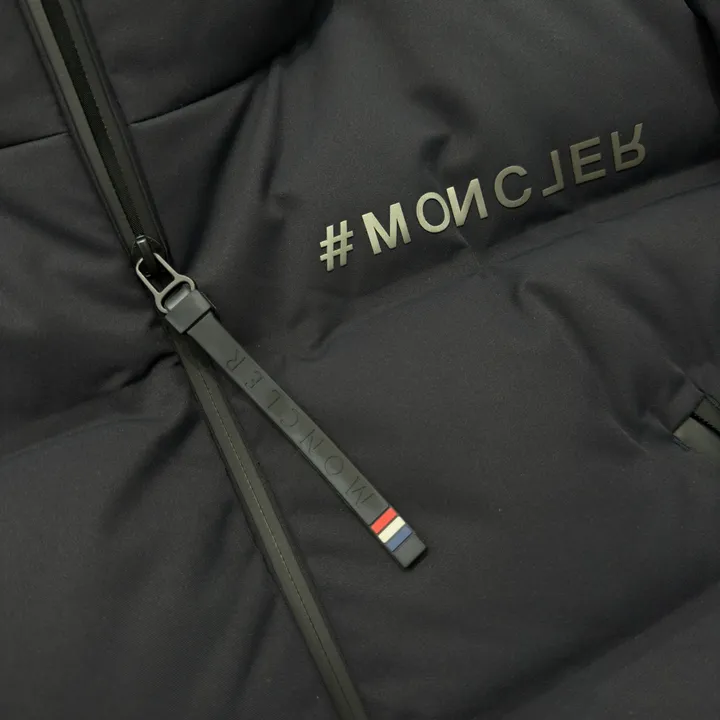 モンクレール フ―ド付 ダウンコートブラック