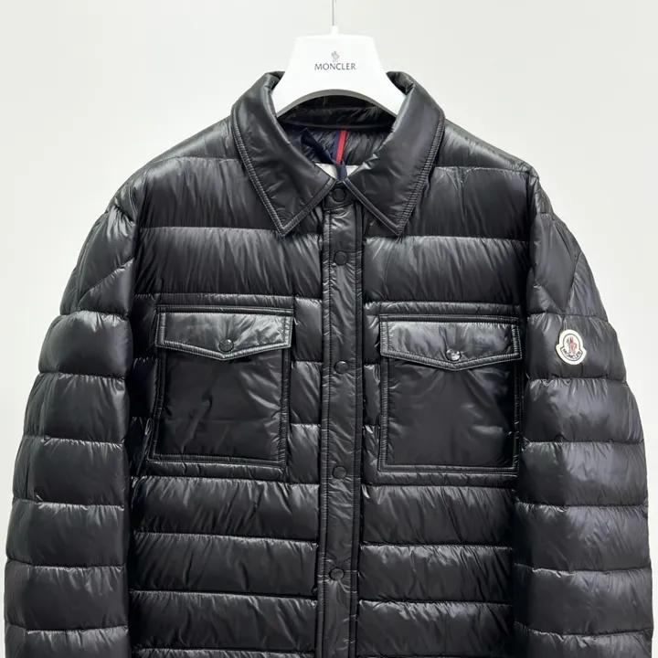 MONCLER 袖ロゴ ダウンジャケット