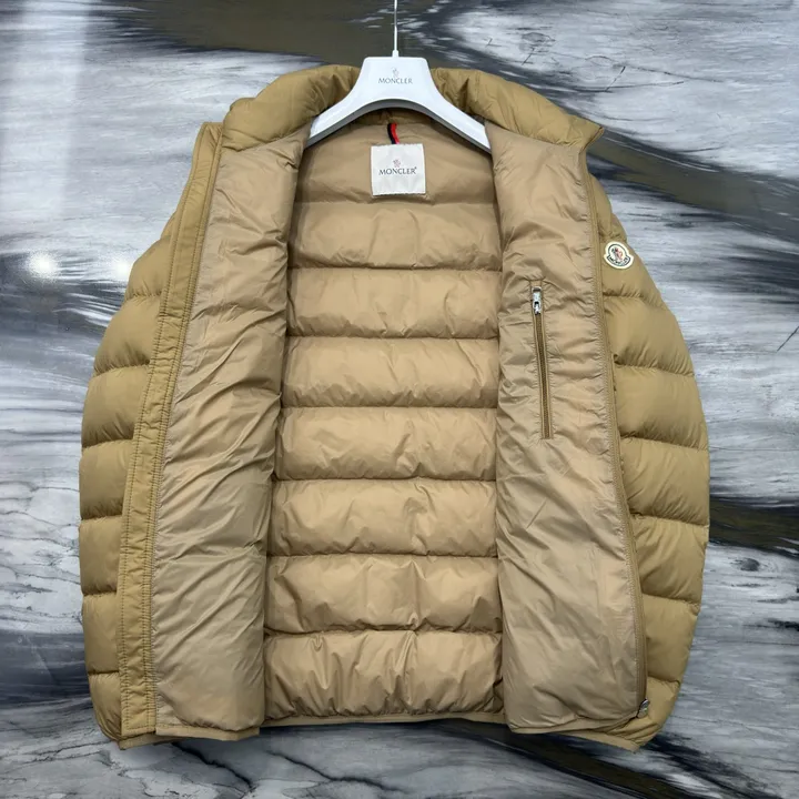 モンクレール ショートダウンベージュ