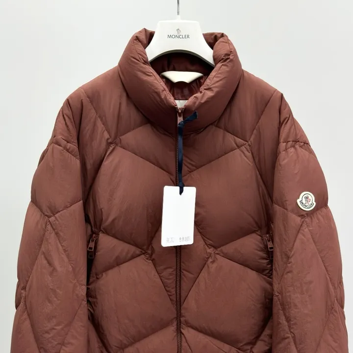 モンクレールダウンコート 軽量