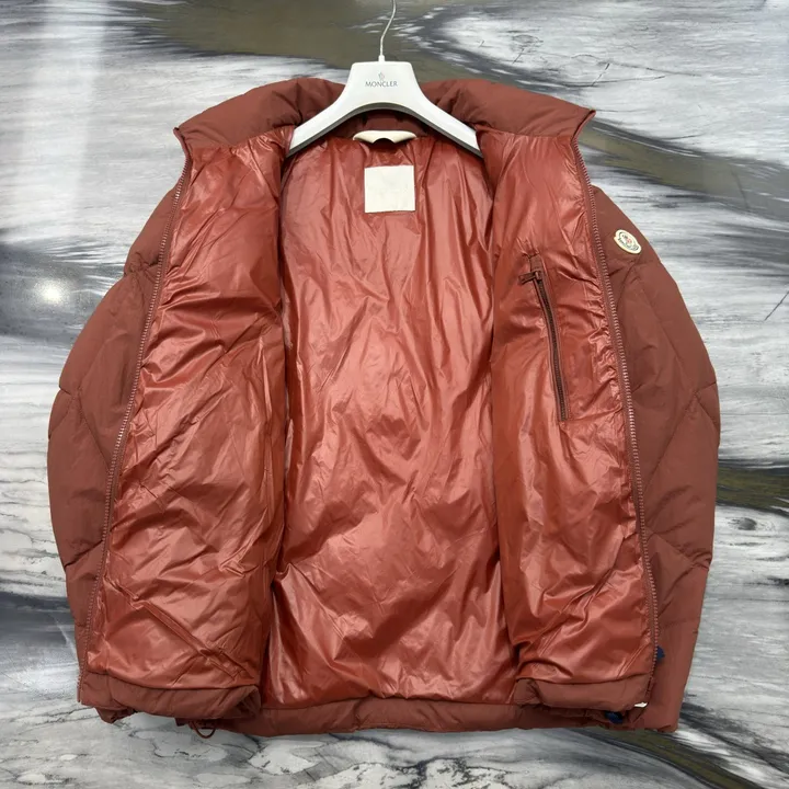 モンクレール フード付き ダウンジャケット