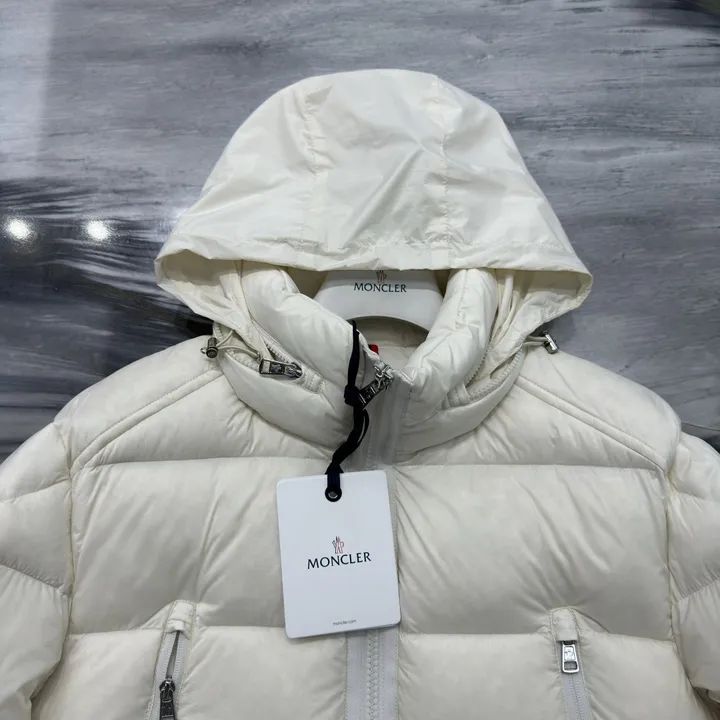 モンクレール フード付き ダウン