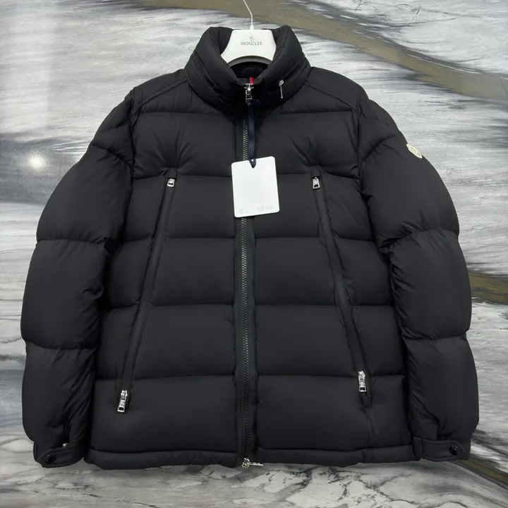 MONCLER フルジップ ダウンジャケット