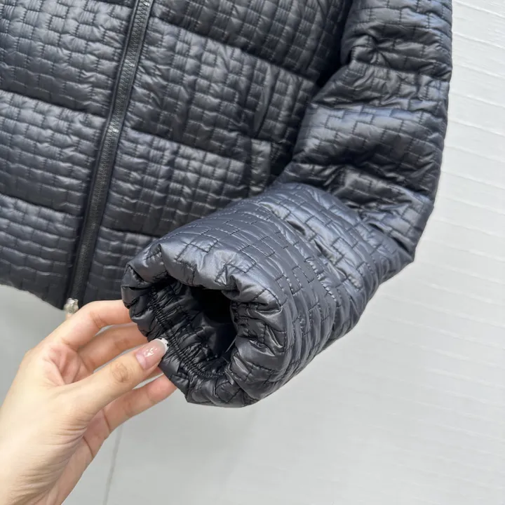 MONCLER フーディー フルジップ ダウンジャケット