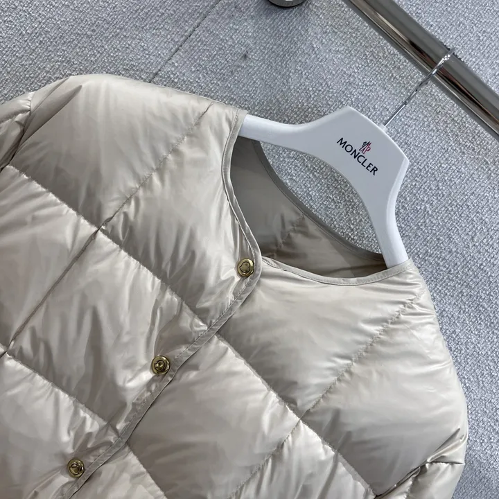 モンクレール 袖ロゴ ダウン ジャケット