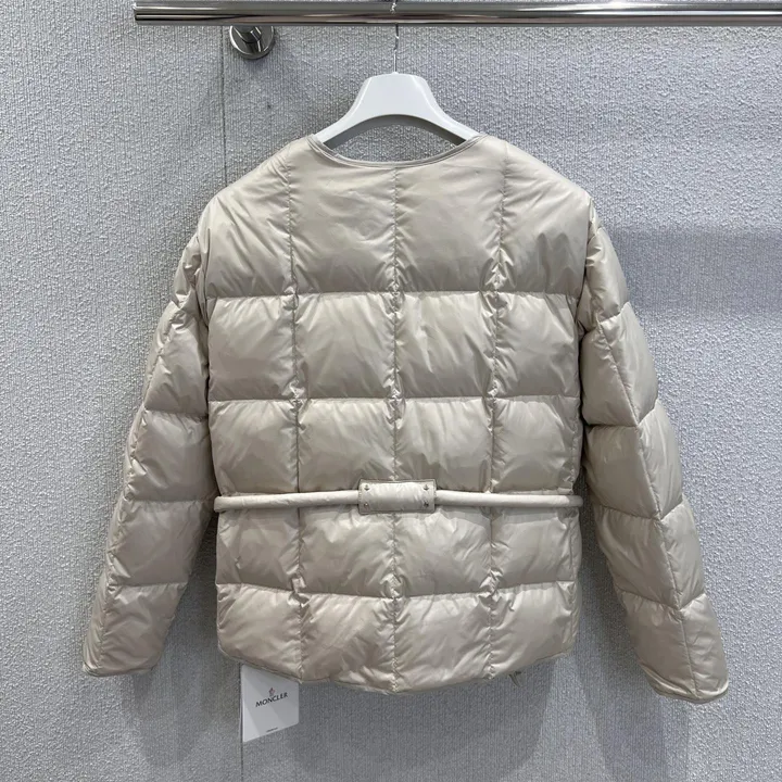 モンクレール 軽量ダウン ジャケット