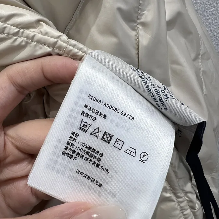 モンクレール 袖ロゴ ダウン ジャケット