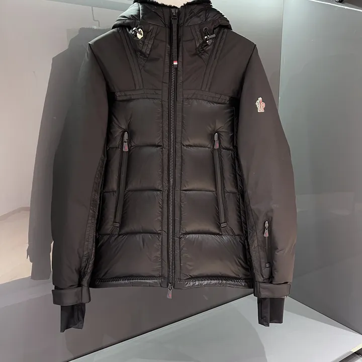 モンクレール ショート丈 ダウンジャケットメンズ