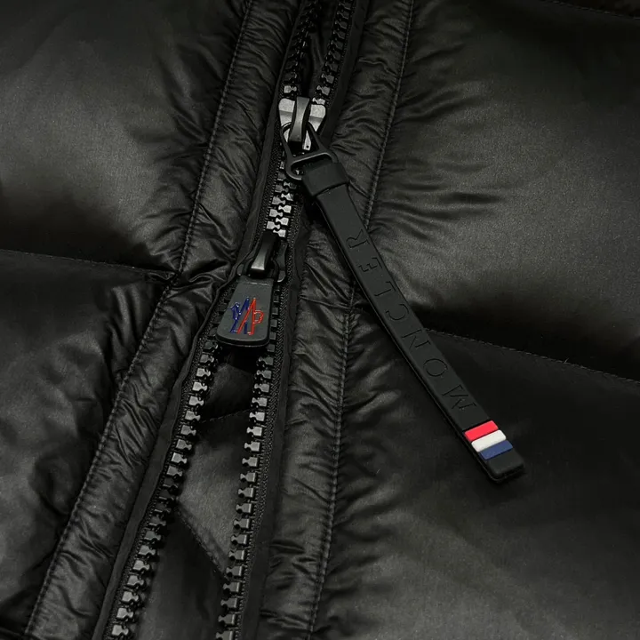 モンクレール フード付き ダウン ジャケット