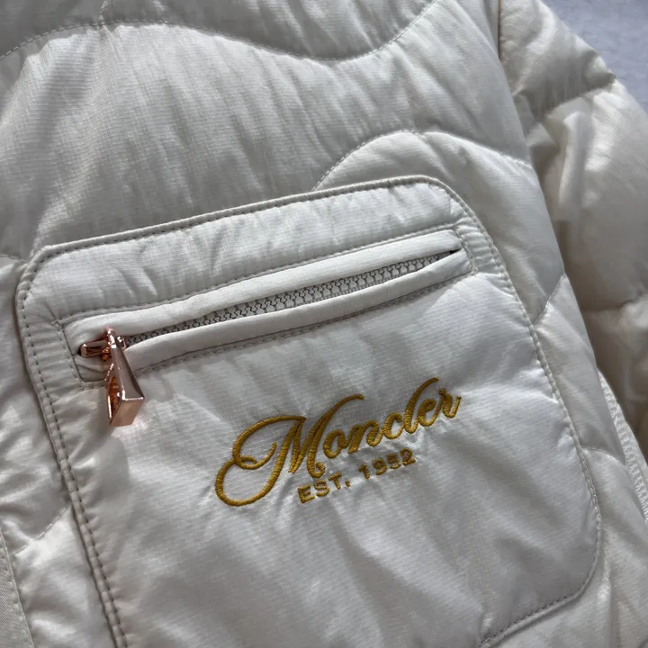 MONCLER ふわふわ ダウンアウター