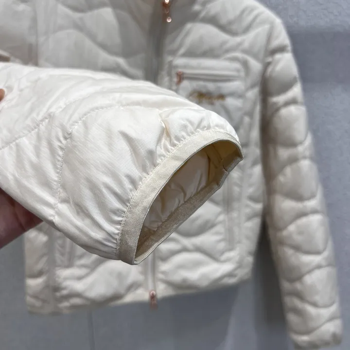 モンクレール ダウンジャケット 軽量 保温