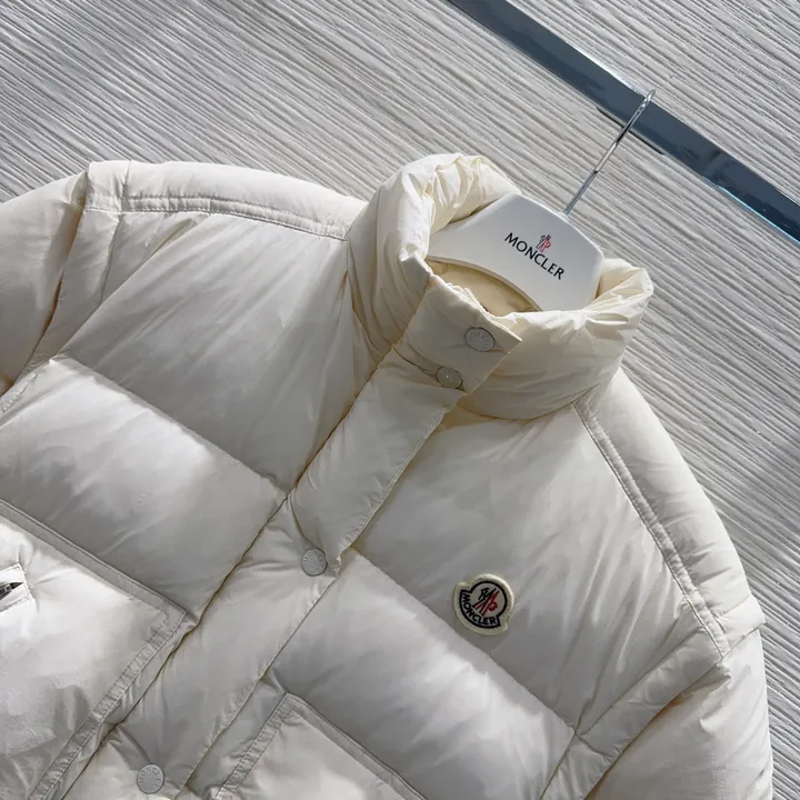 MONCLER ロゴパッチ ダウンジャケット