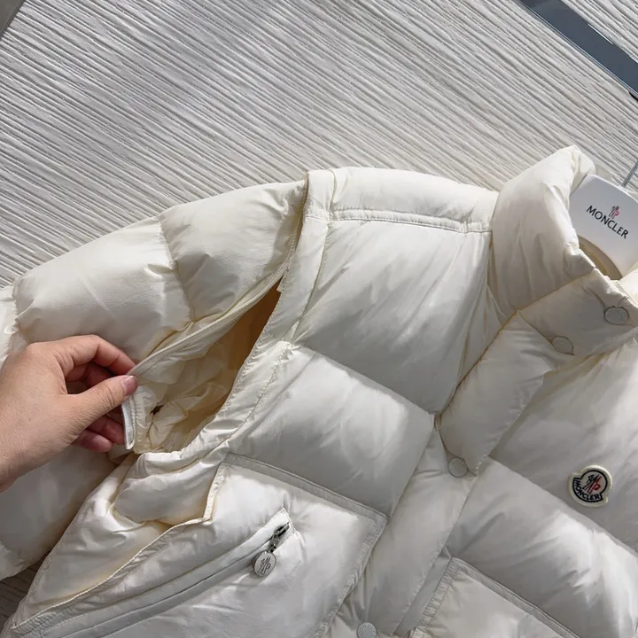 モンクレール レディースダウンベスト