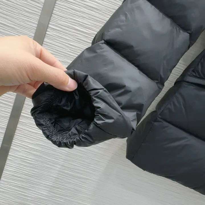 モンクレール レディースダウン 偽物