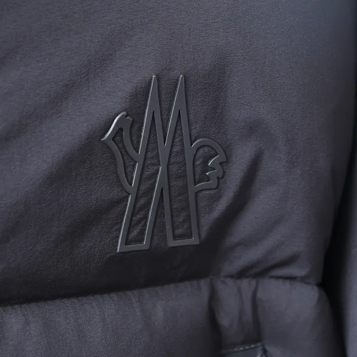 モンクレールメンズ ダウンコート