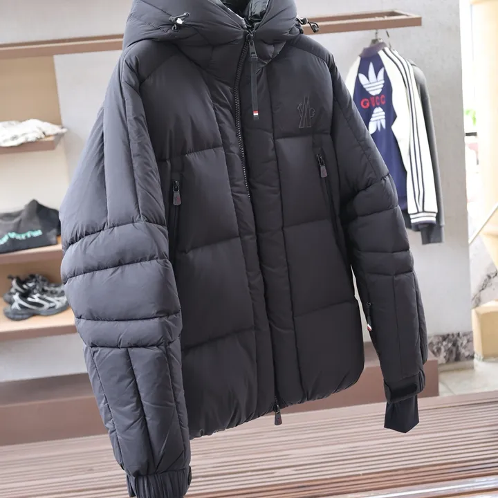 MONTCLA アイコンロゴ ダウンジャケット