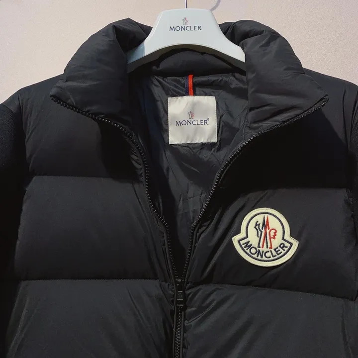 MONCLER ロゴパッチ ダウンパーカー