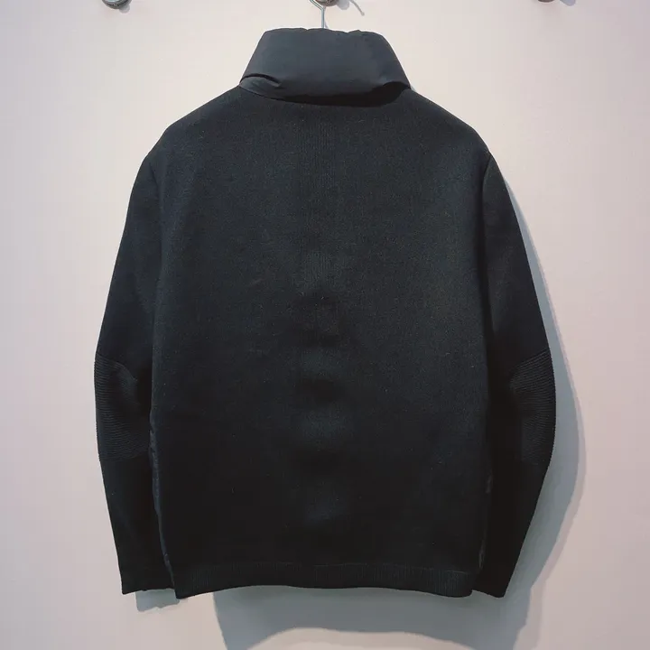 MONCLER ロゴパッチ ダウンパーカー